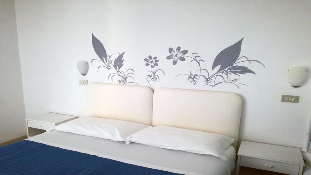 Albergo B&B Serafini Римини Экстерьер фото