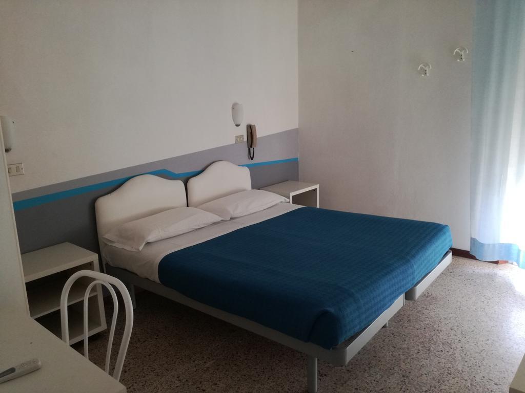 Albergo B&B Serafini Римини Экстерьер фото