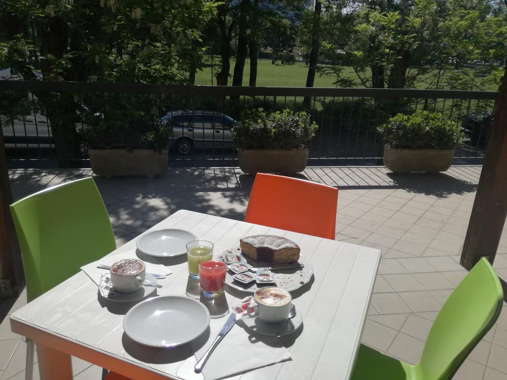Albergo B&B Serafini Римини Экстерьер фото